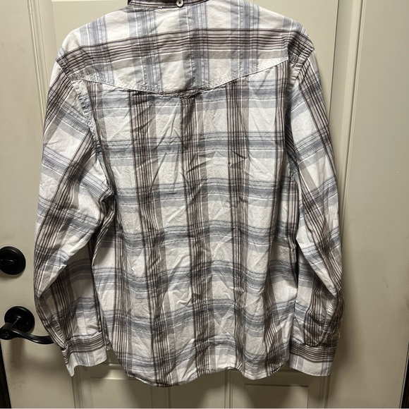 Tommy Bahama Jean button up - Picture 6 of 9